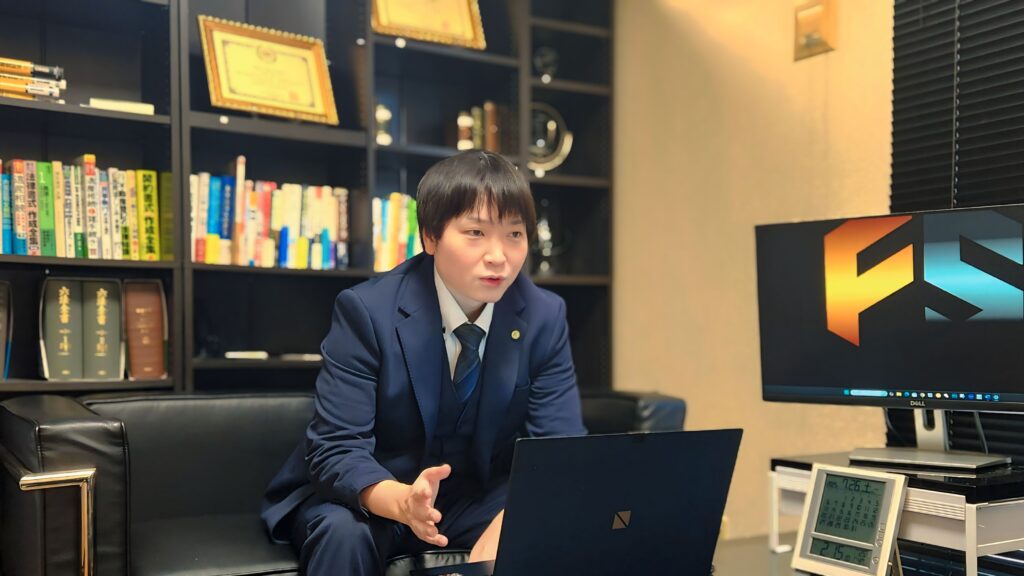 面談するフリースタイルグループ代表