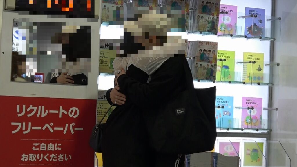 抱き合う男と女
